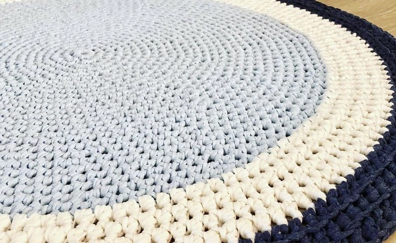 Простой вязаный коврик: узнайте, как сделать и посмотрите 40 красивых и простых моделей