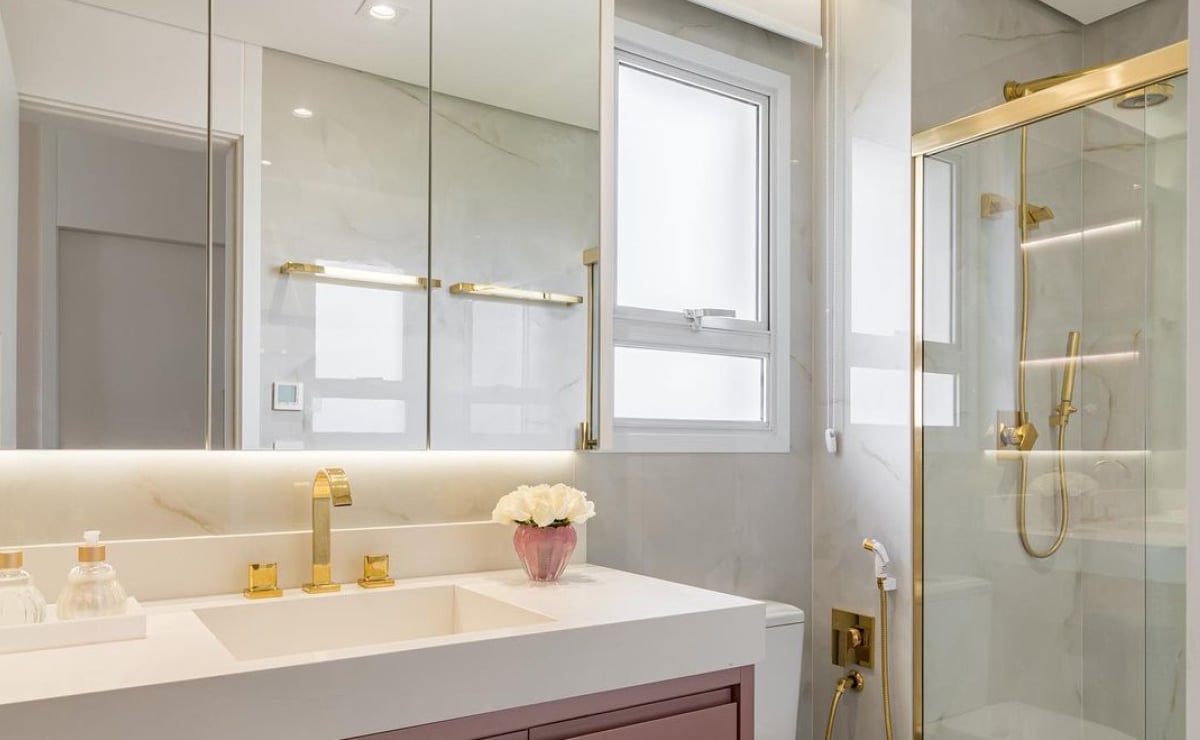 50 vonios kambario veidrodžių modelių, padvigubinančių aplinkos grožį