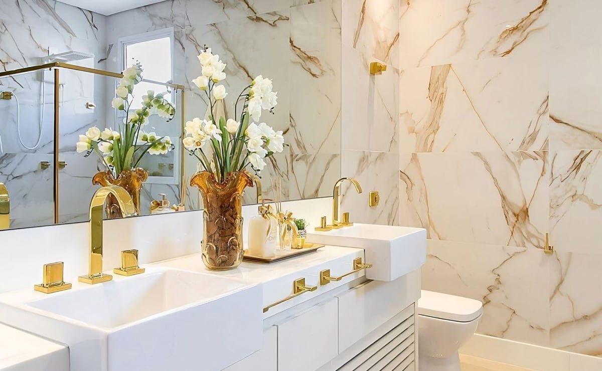 Tips och kombinationer för att få ett vackert marmorerat badrum