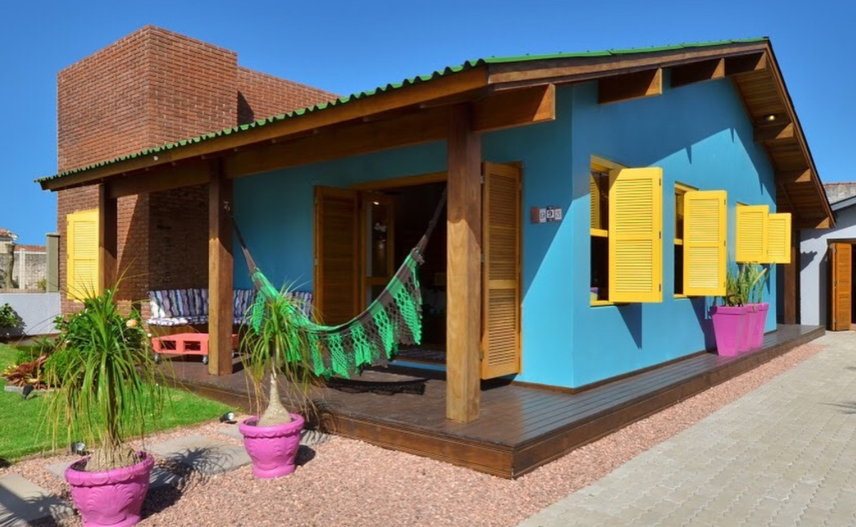 35 едноставни дизајни на фасади на куќи со трем за да имате место за поставување на вашата хамак