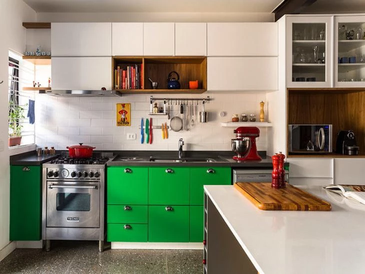 40 inšpirácií zelenej kuchyne pre miestnosť plnú osobnosti