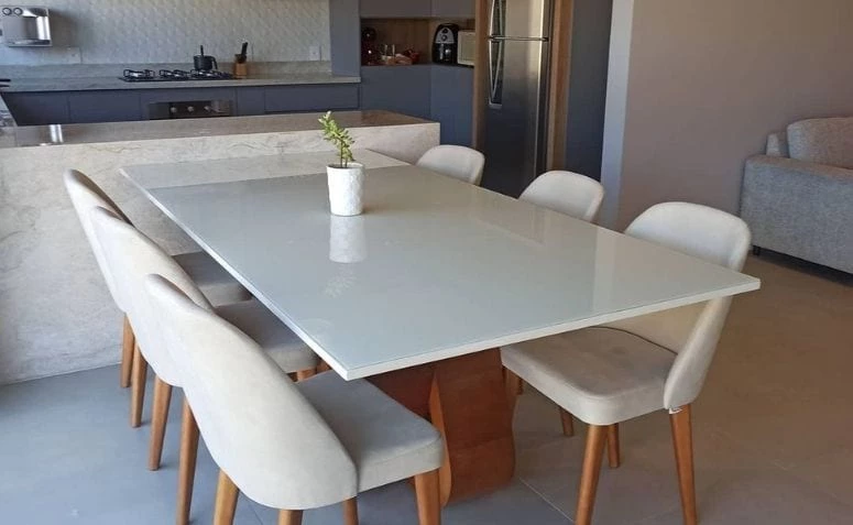 Czym jest lakierowany stół i 25 inspiracji dla Twojego domu