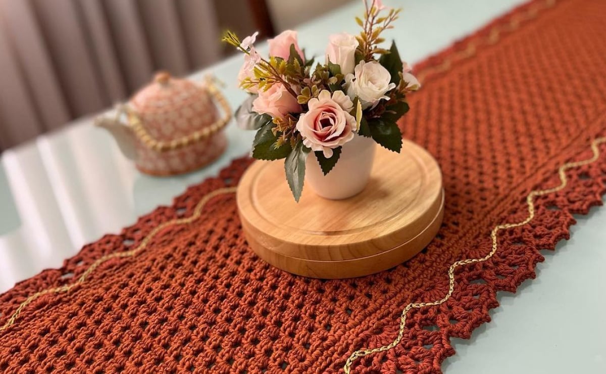 Плетене на една кука за маса: 50 идеи за декорация на дома ви