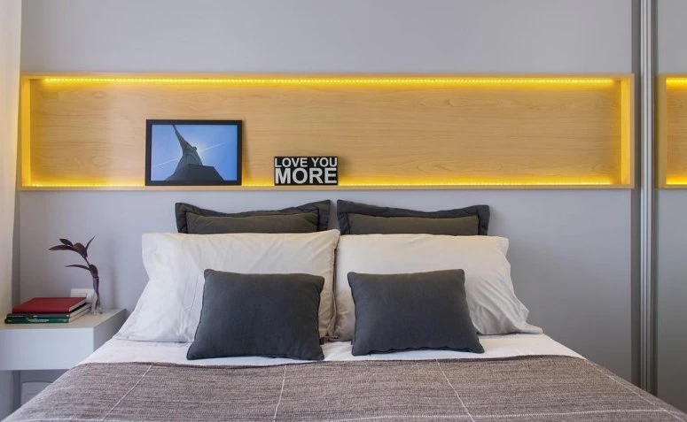 तुमची बेडरूम सुंदर बनवण्यासाठी एलईडी सह 22 हेडबोर्ड कल्पना
