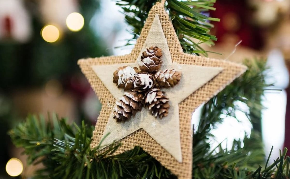 Ziemassvētku zvaigzne: 65 lieliskas idejas un kā izveidot savu zvaigzni