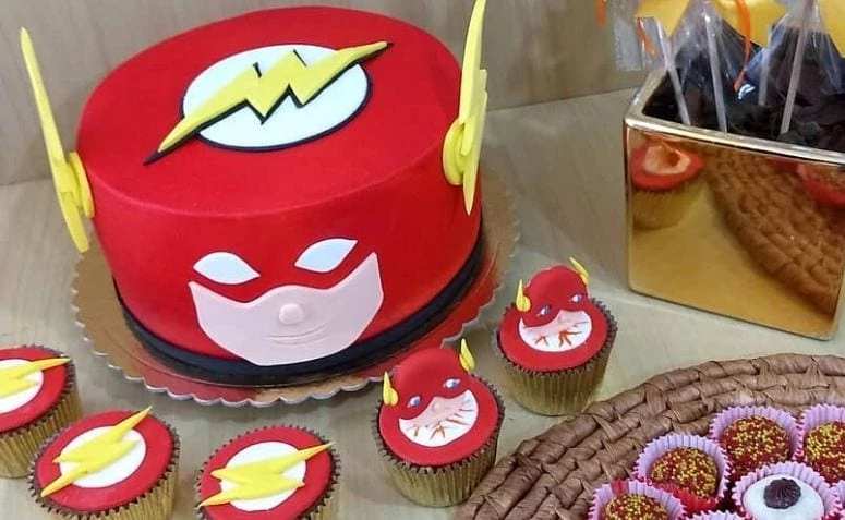 Flash Cake: 90 hauskaa ja voimakasta supersankarimallia