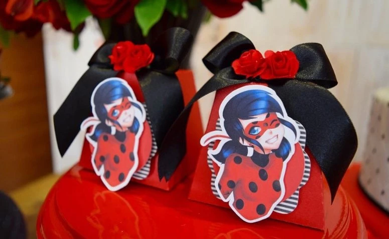 Ladybug Souvenirs: 55 nápadov a návodov na párty plnú dobrodružstiev