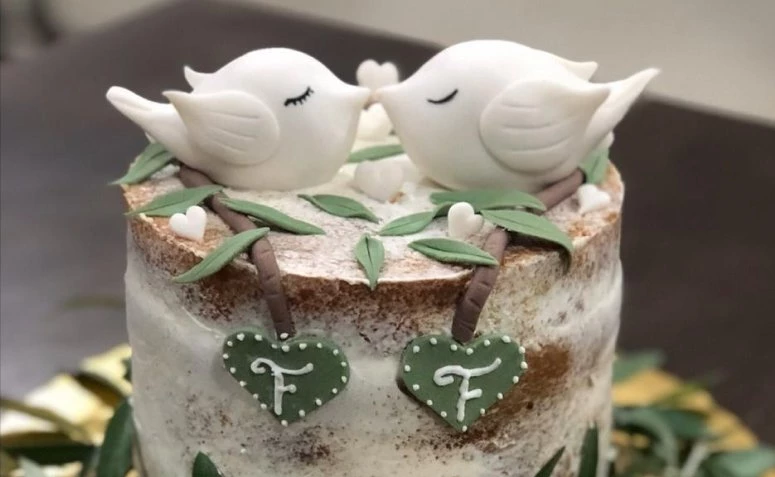 100 nápadů na zásnubní dort, které doplní vaši oslavu