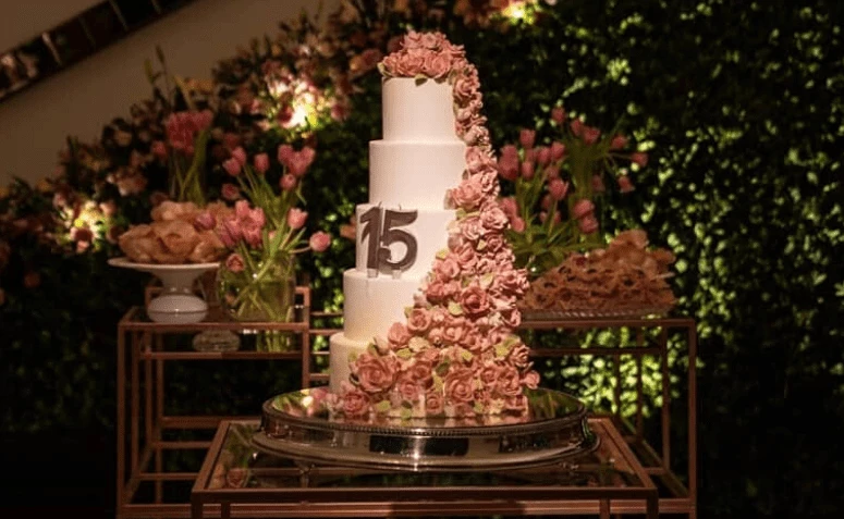 15 औं जन्मदिन केक: तपाईंको सपना पार्टीको लागि 105 प्रेरणा