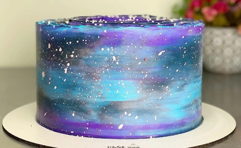 70 дизайнів тортів-галактик, які перенесуть вашу вечірку в космос