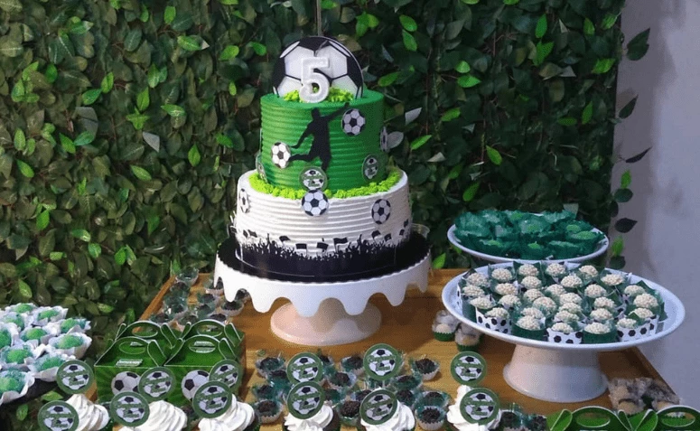 108 football themed na ideya ng cake na isang home goal