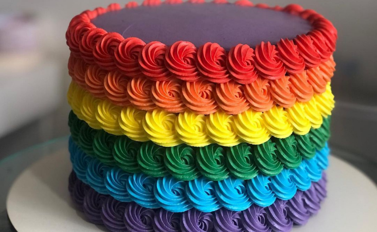 50 idejas LGBT+ tortes svinībām ar daudz personības