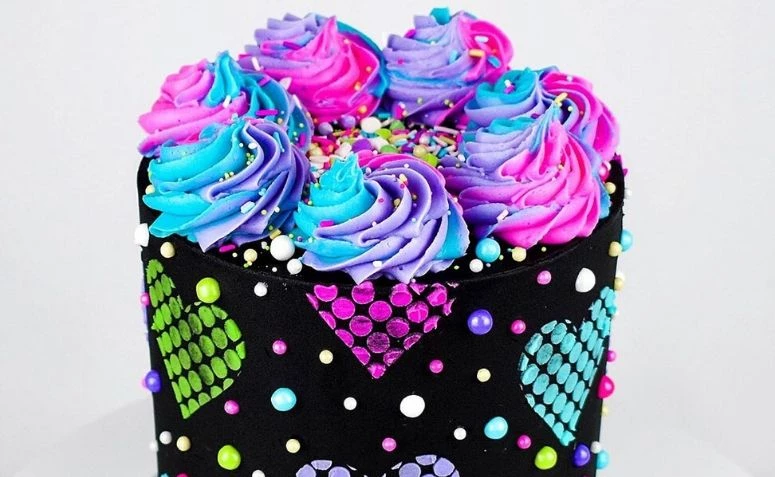 Kek neon: 70 idea bercahaya yang akan menggegarkan parti anda