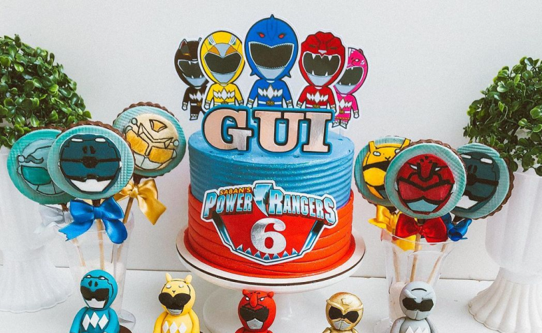 70 Power Rangers pastası fikri ile kötülükle şık bir şekilde savaşın