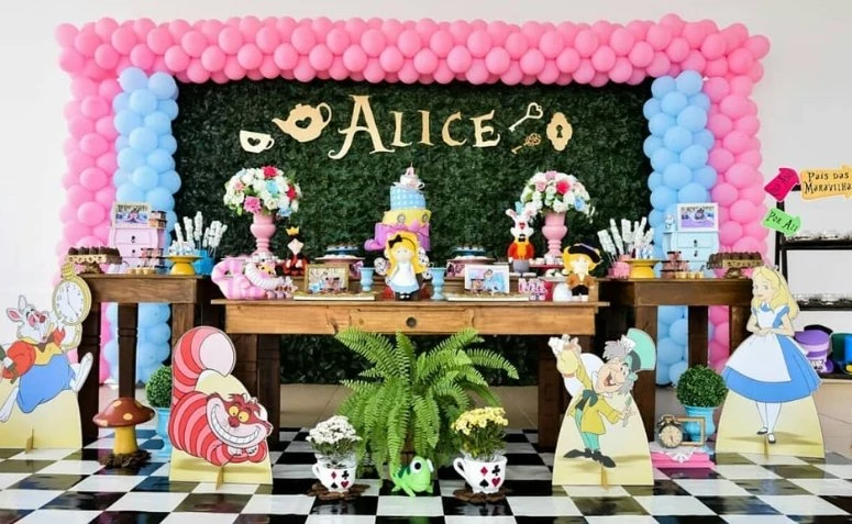 Parti Alice in Wonderland: 85 o syniadau a thiwtorialau teilwng o ffilm