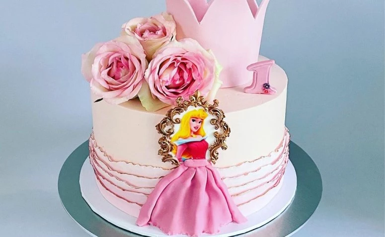 70 ide për tortën e Bukuroshes së Fjetur të përshtatshme për një princeshë