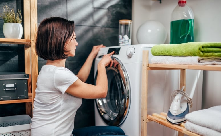 Wie man die Waschmaschine reinigt: Schritt für Schritt und 7 narrensichere Videos