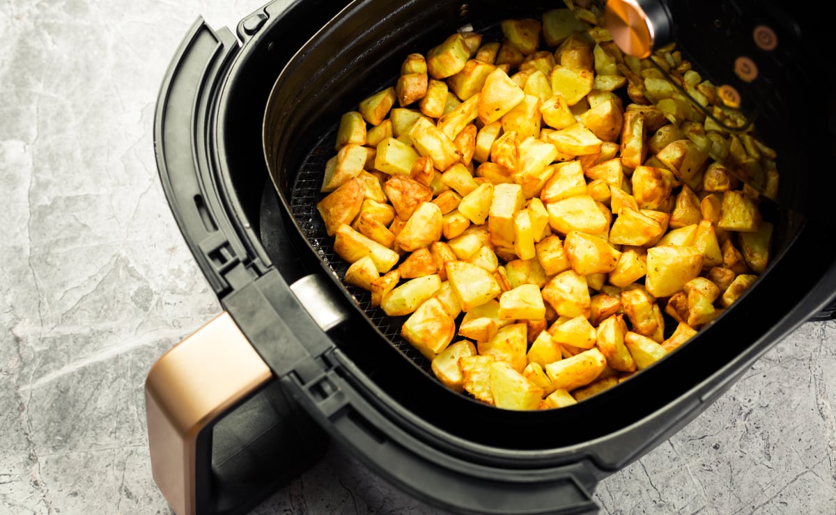 How to clean an airfryer without scratching or damaging your fryer
