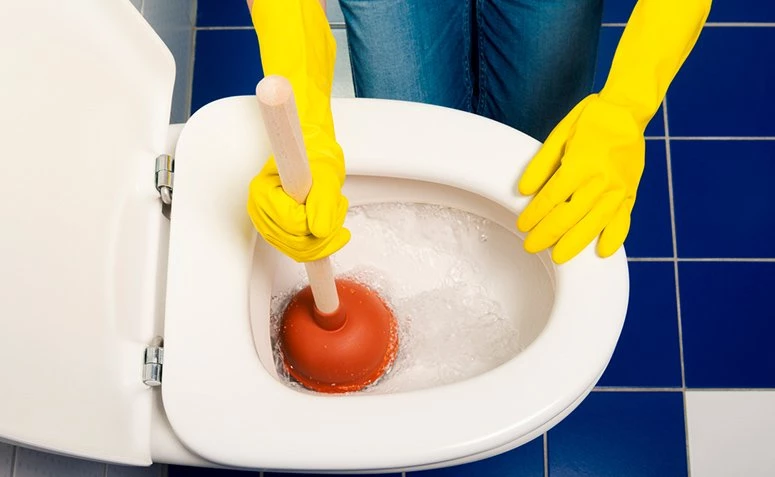 Πώς να ξεβουλώσετε μια λεκάνη τουαλέτας: 9 εύκολοι και αποτελεσματικοί τρόποι