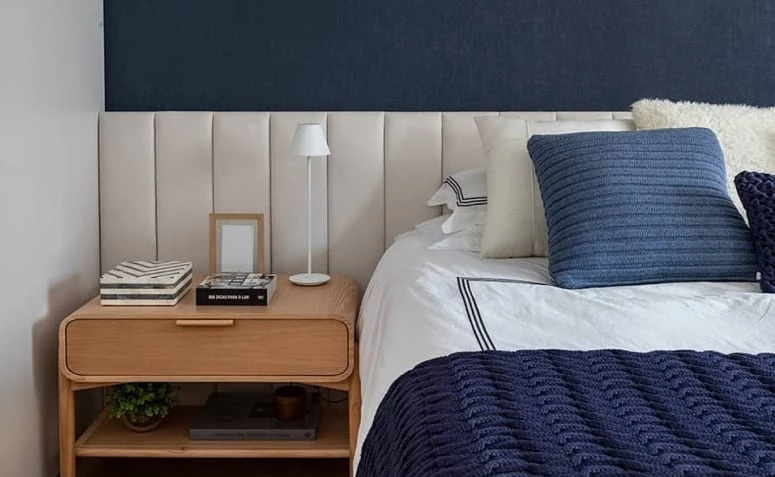 80 морнарско сини идеи за спални за да се нурнете во оваа боја
