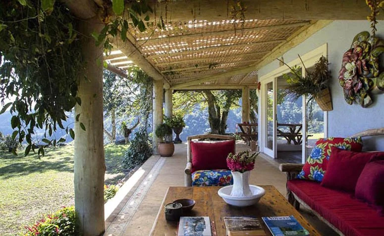 Hus med balkong: 80 inspirationer som är fulla av värme och friskhet