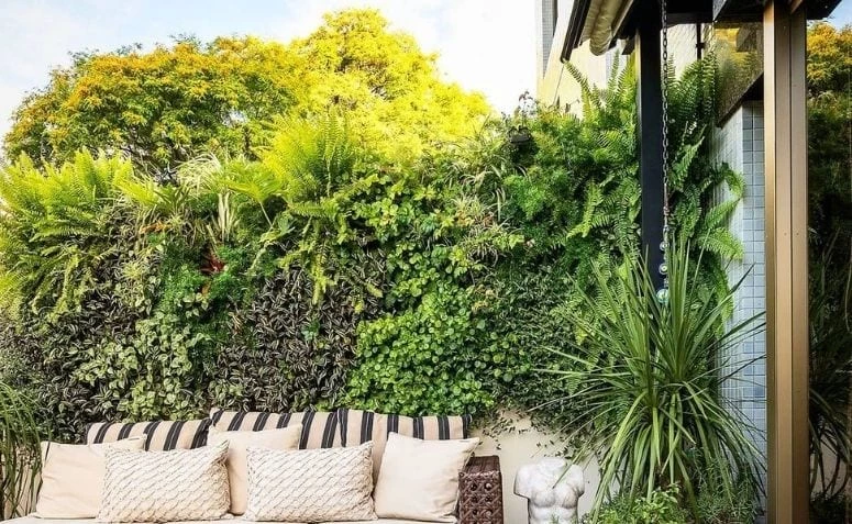 30 pomysłów na zielone ściany dla bardziej naturalnego domu