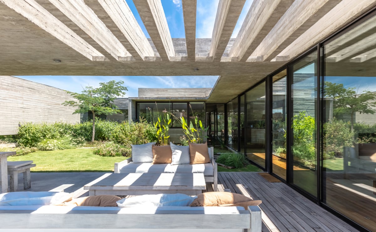 From industrial to romantic: what you need to know about concrete pergola